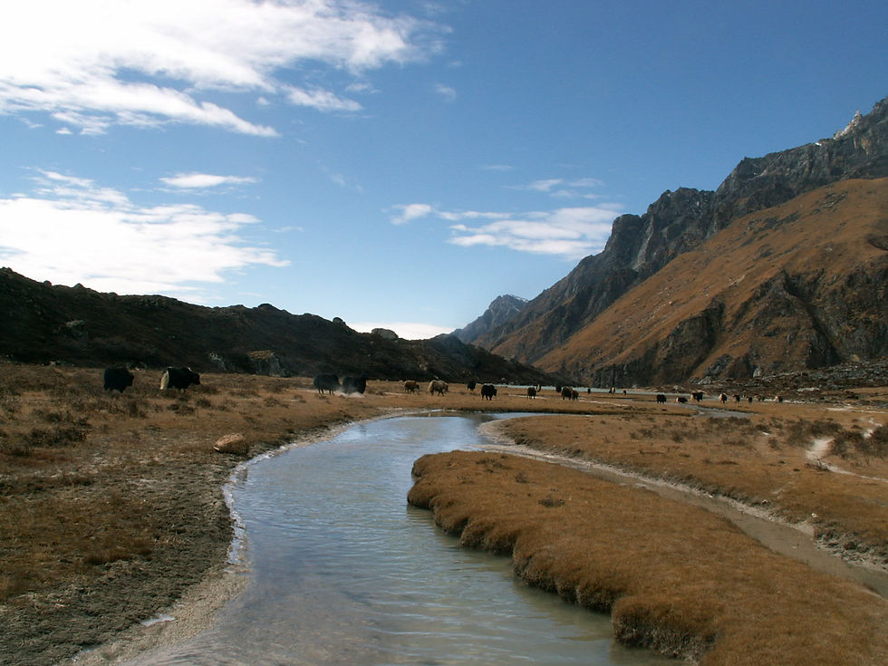 Along the trail, toward Ramche