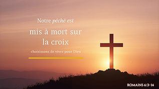 Coucher du soleil avec une croix en premier plan