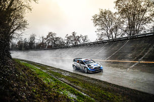LAPPI FIGHTS FOR MONZA LEAD