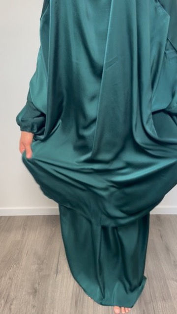 Miniature : Jilbeb deux pièces - Jupe & Khimar – TU en soie couleur vert