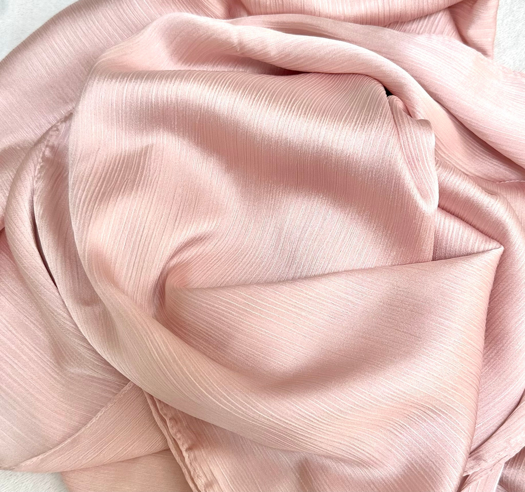 Foulard en Soie glacée – Couleur Pastel Rose Poudré