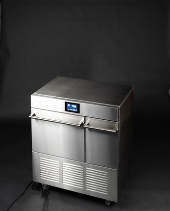 Kuper — Fully Automated Crystal-Clear Sphere Ice Maker