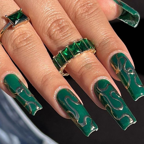 dark green nails