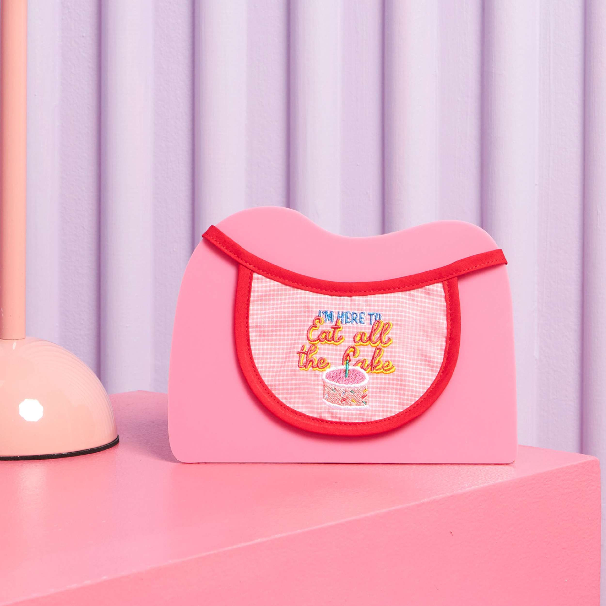 Doggu I'm Here To Eat All The Cake Bib