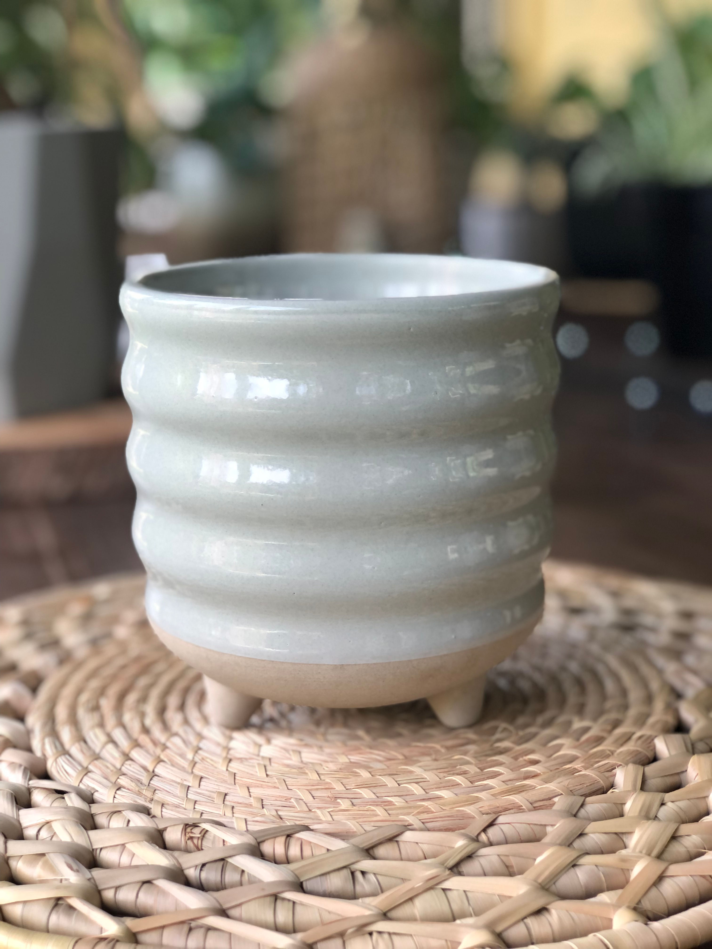 Maceta Cerámica con patitas