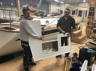 The custom design of a sink in the easy to clean and durable material Corian® shall be fitted in the