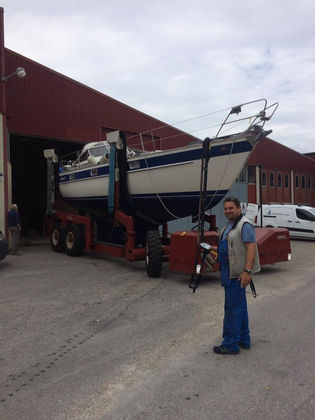 Carl Adams takes in the boats with the Sublift with millimeters fit