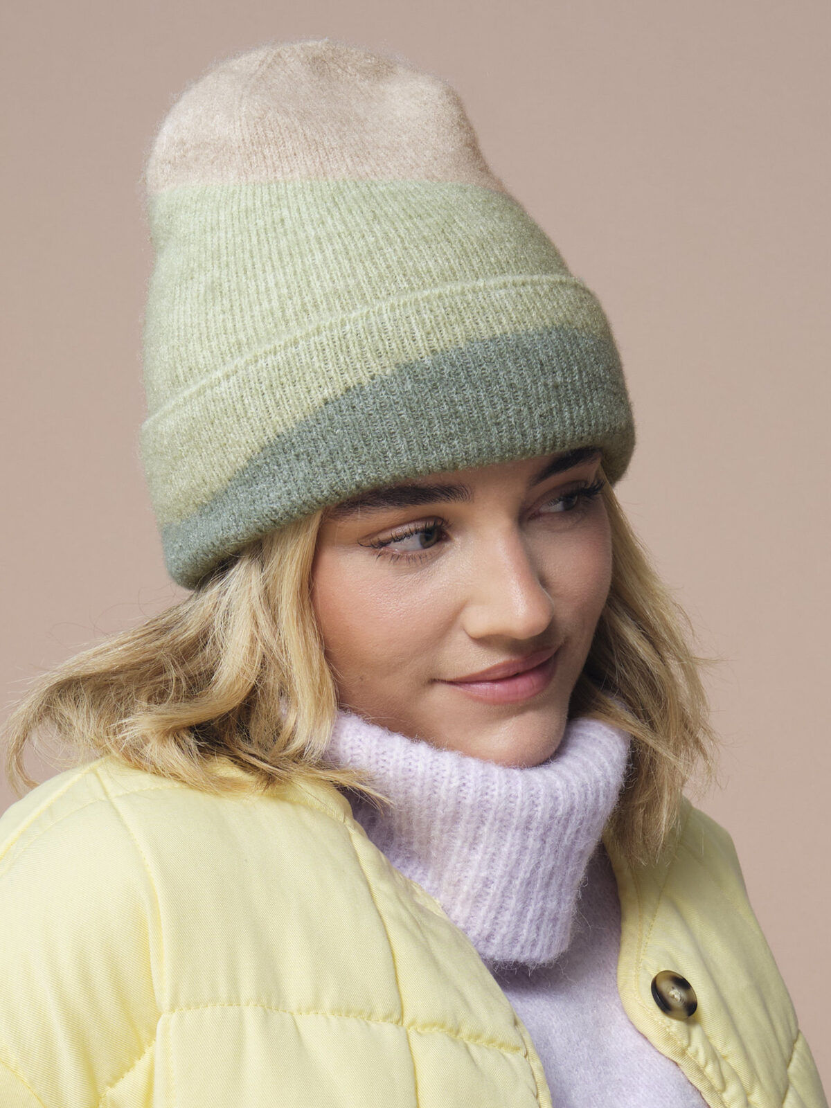 Bonnet avec des vagues douces - 4 coloris