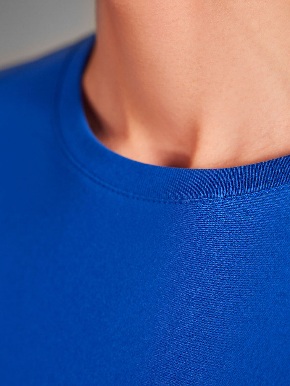 Miniature : T-shirt manches longues col V coton - 12 coloris