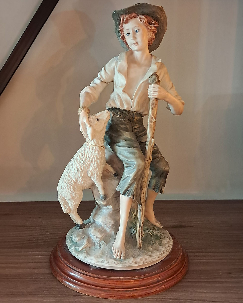 Capodimonte Tarzı Ahşap Kaideli İtalyan Porselen / Biblo Figür
