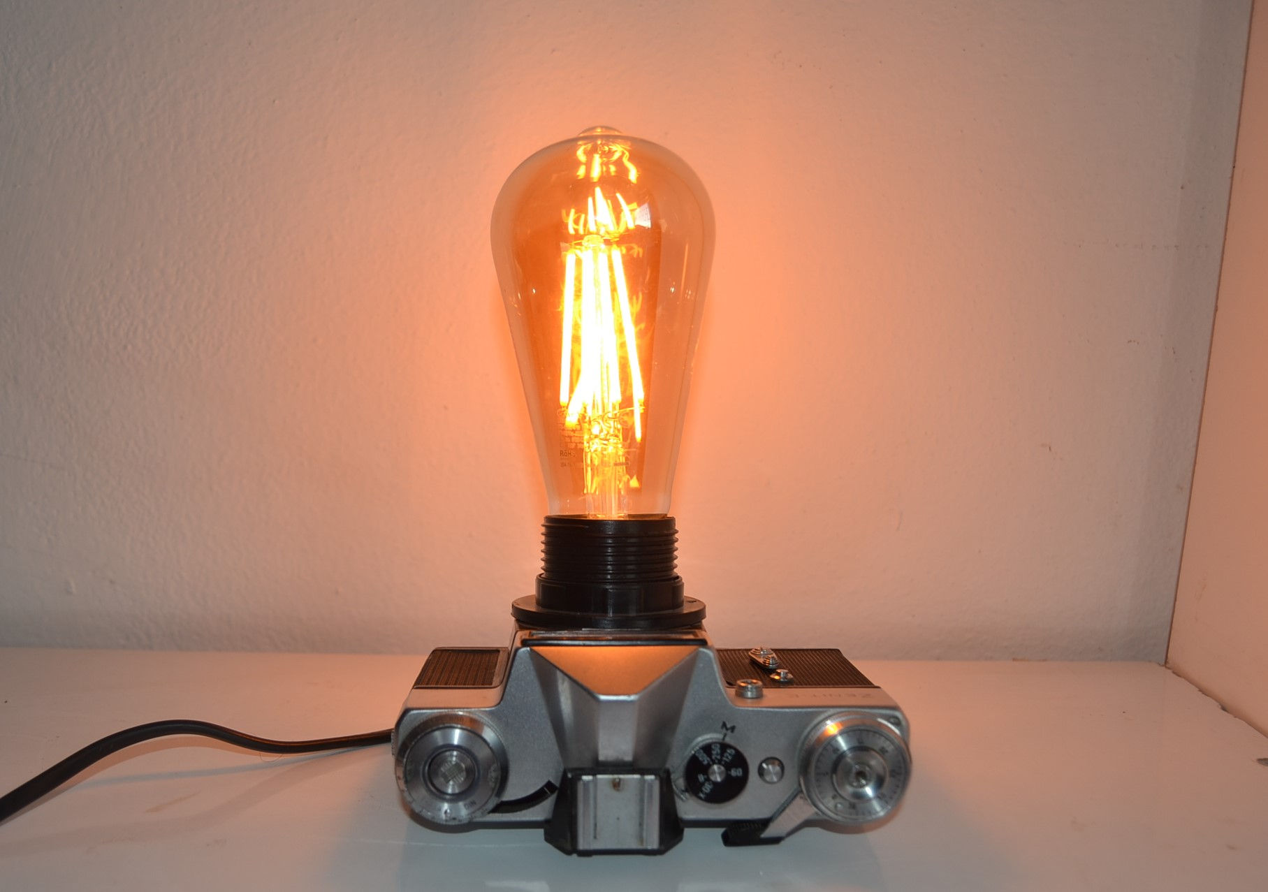 "Zenith-E" Fotoğraf Makinesi Lamba