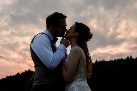 Sesja fotografii ślubnej w plenerze - Fotosceny