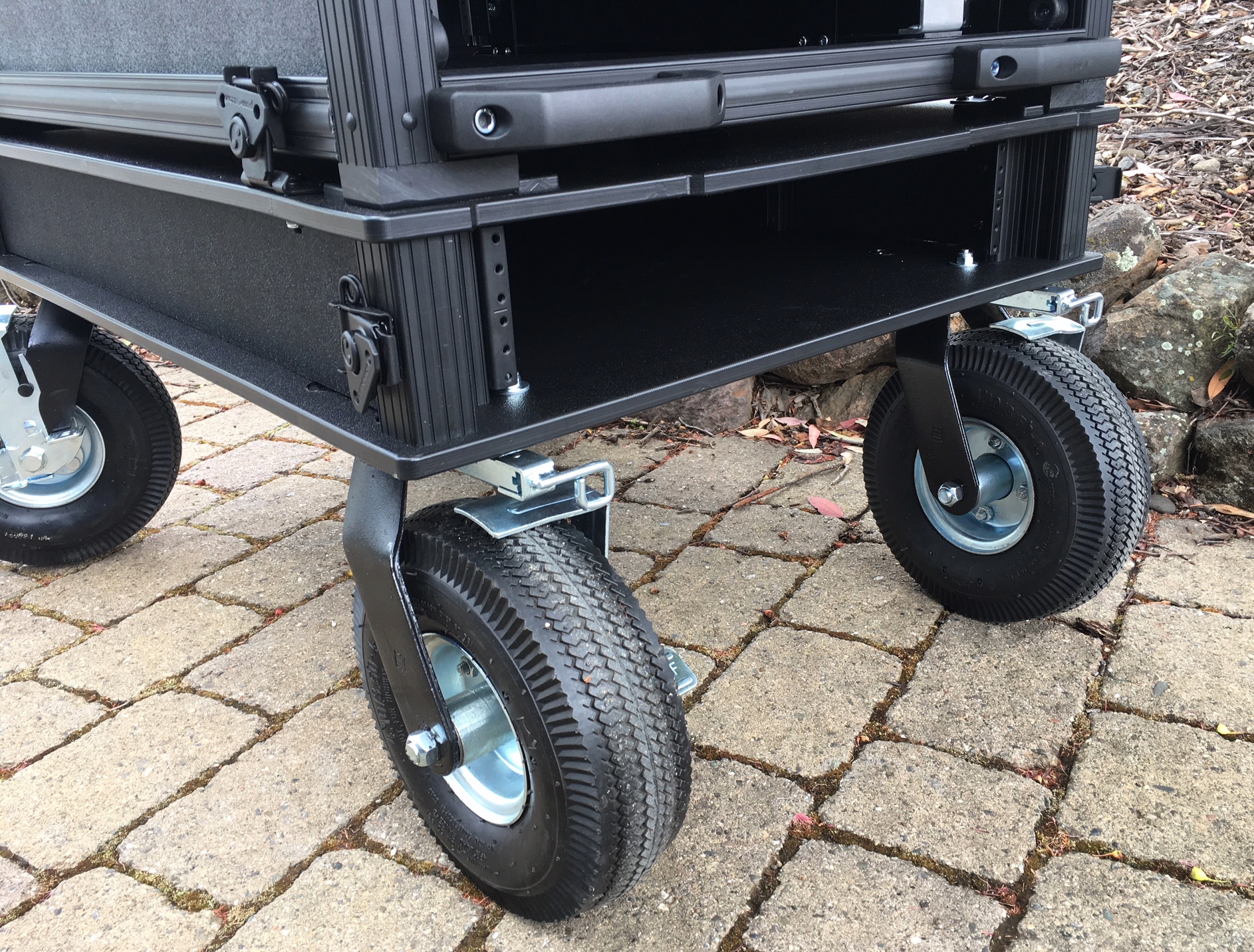 Bigfoot 'Split-Apart' 2RU base option