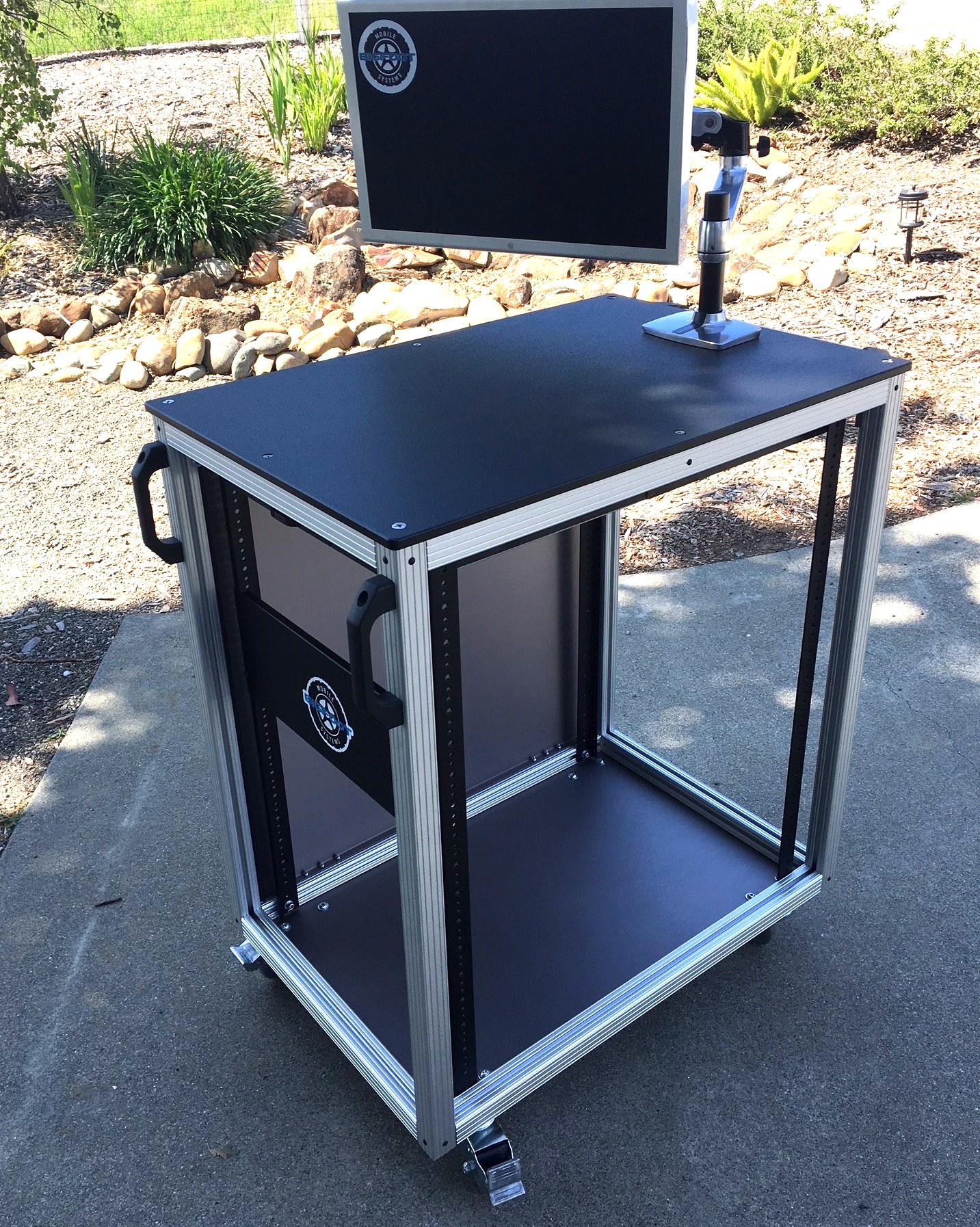 Bigfoot standard rack with removable side panel