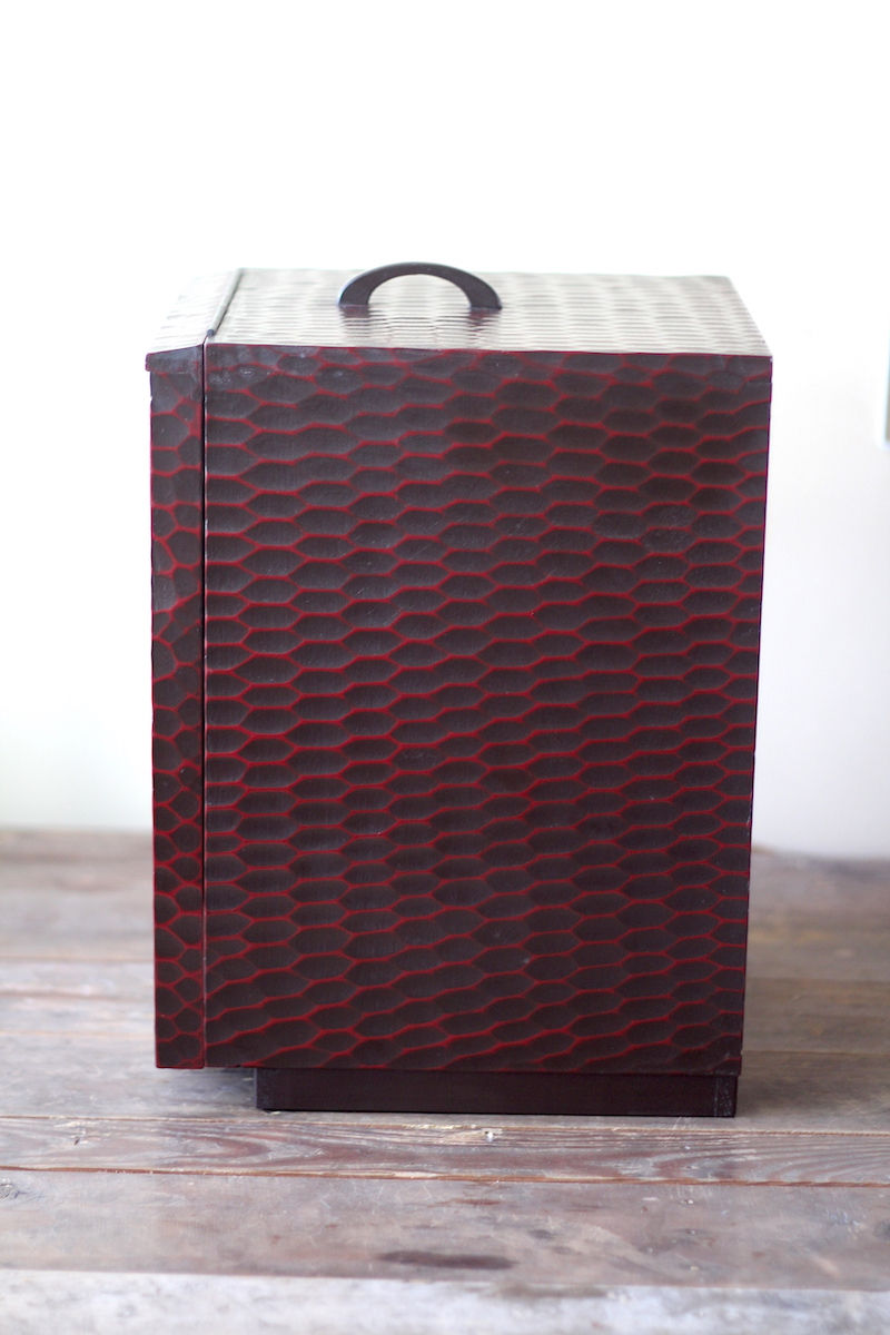 Thumbnail: Kamakura-bori Vanity Box