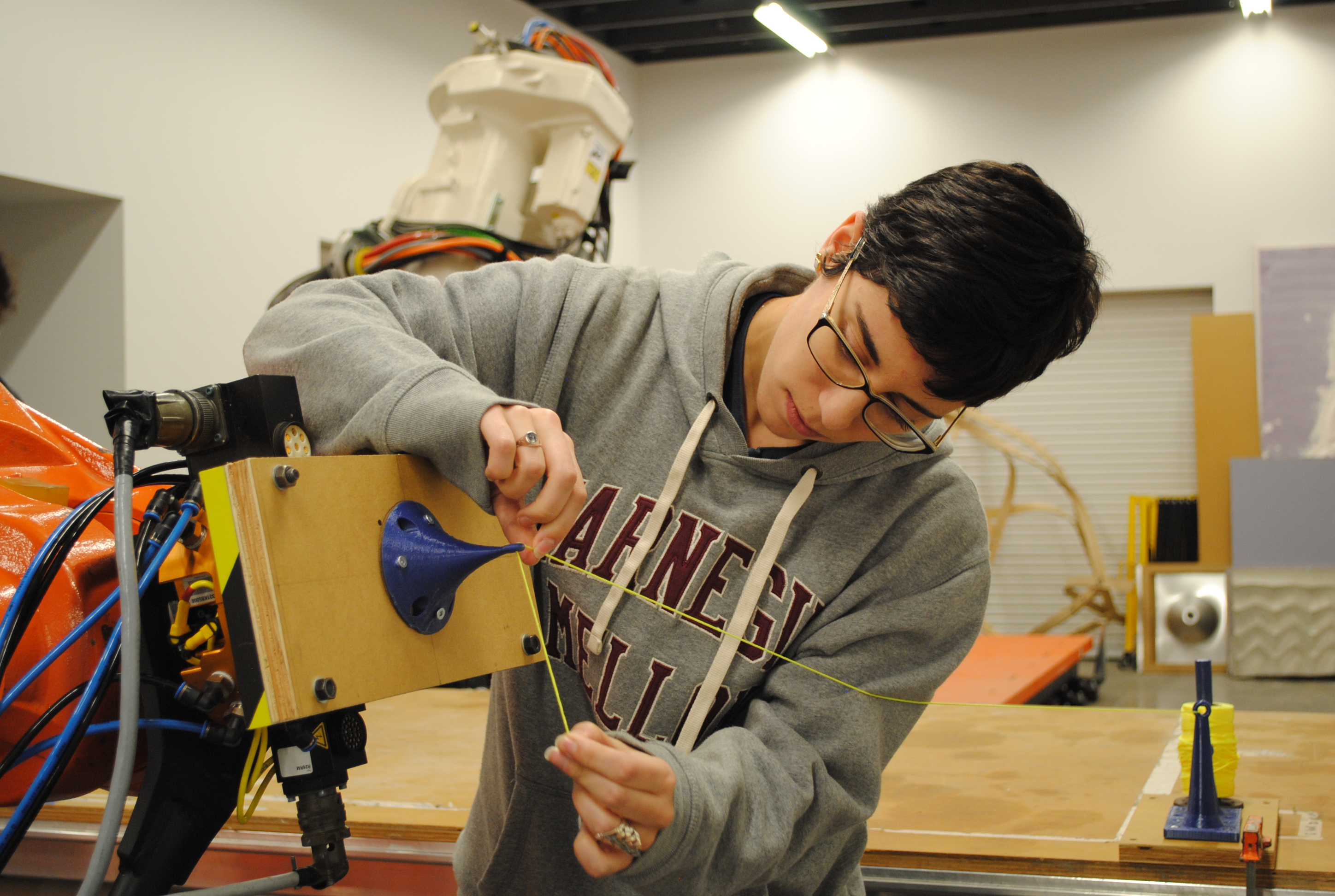 threading the robot tool