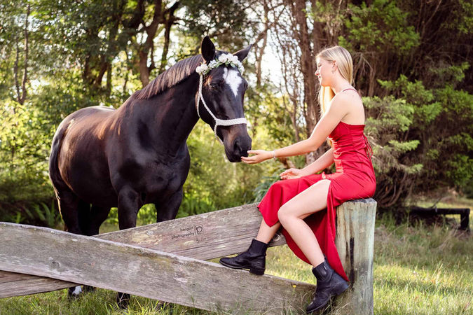 Girl and a horse portrait photoshoot in Sydney