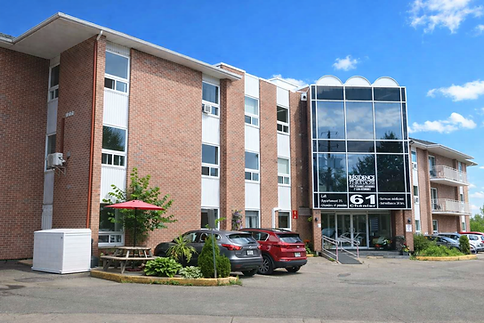 Bâtiment résidence aînés, infrastructure RPA moderne, ensemble Saint-Eustache, foyer semi-autonome, Laurentides