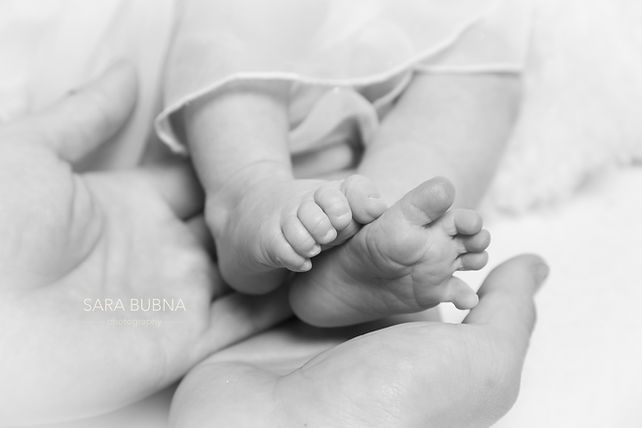 Detailaufnahmen während des Neugeborenenshooting im Studio von SARA BUBNA photography - www.sarabubna.com