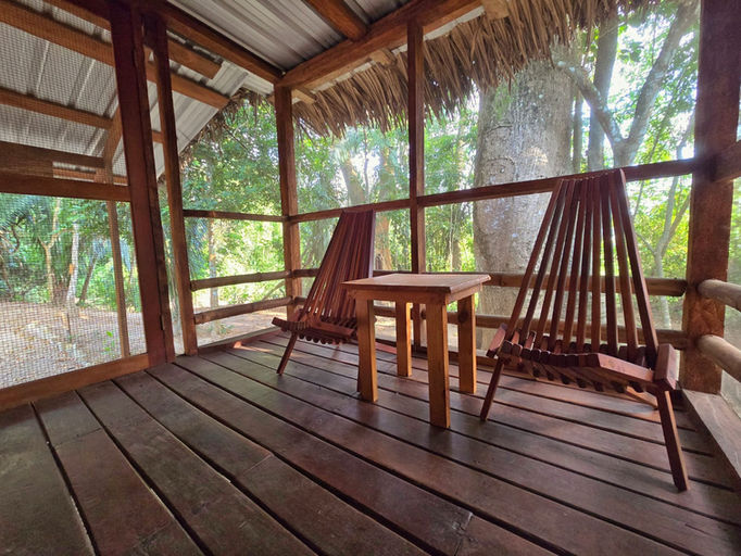 Jungle Lodge screened in porch