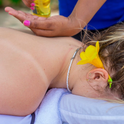 massage Therapist oil | Hopkins Village, Belize