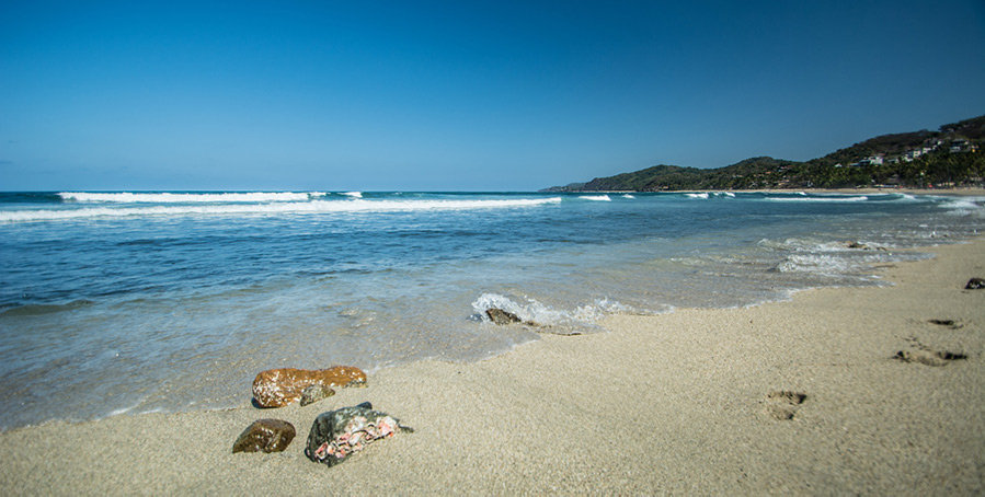 Sayulita+beach+by+apasciuto-900px.jpeg