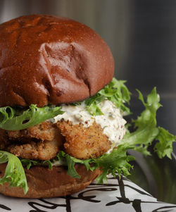 Фишбургер с соусом тар тар