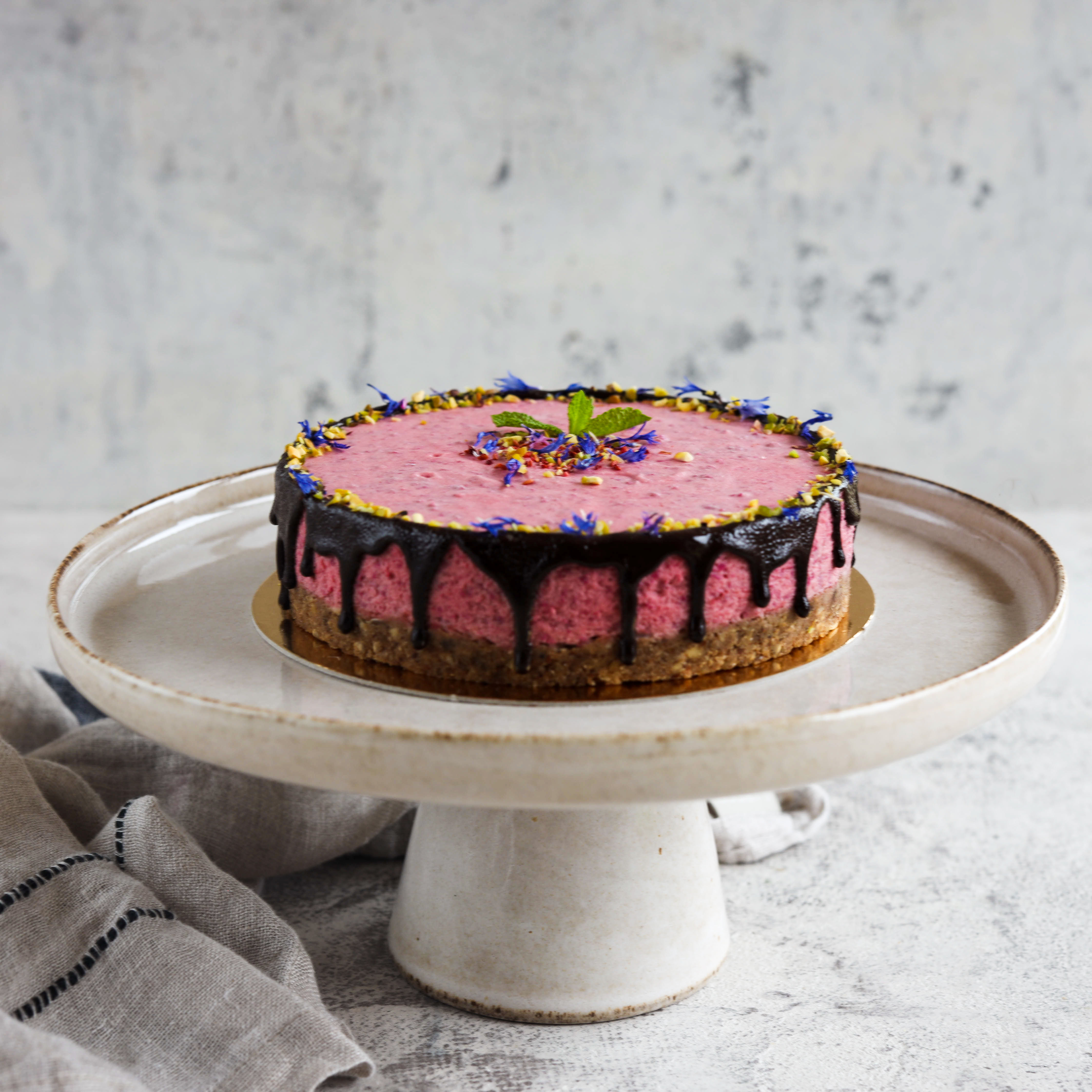 Veganiškas tortas su aviečių putėsiais be cukraus ir glitimo