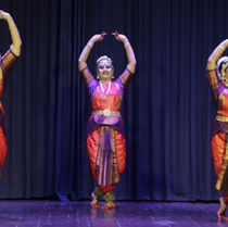 ഭരത നാട്യ നൃത്തത്തിൽ അരങ്ങേറ്റം നടത്തി