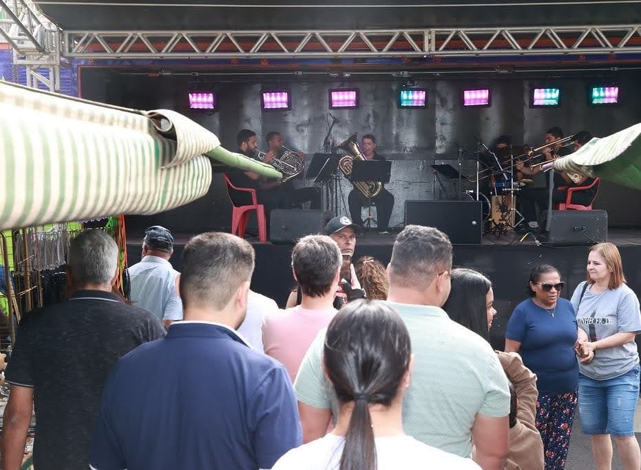 Moradores do bairro prestigiaram o grupo de metais da Banda Sinfônica de Uberlândia nesta edição do Palco Móvel | Foto: Danilo Henriques/Secretaria de Comunicação da Prefeitura Municipal de Uberlândia