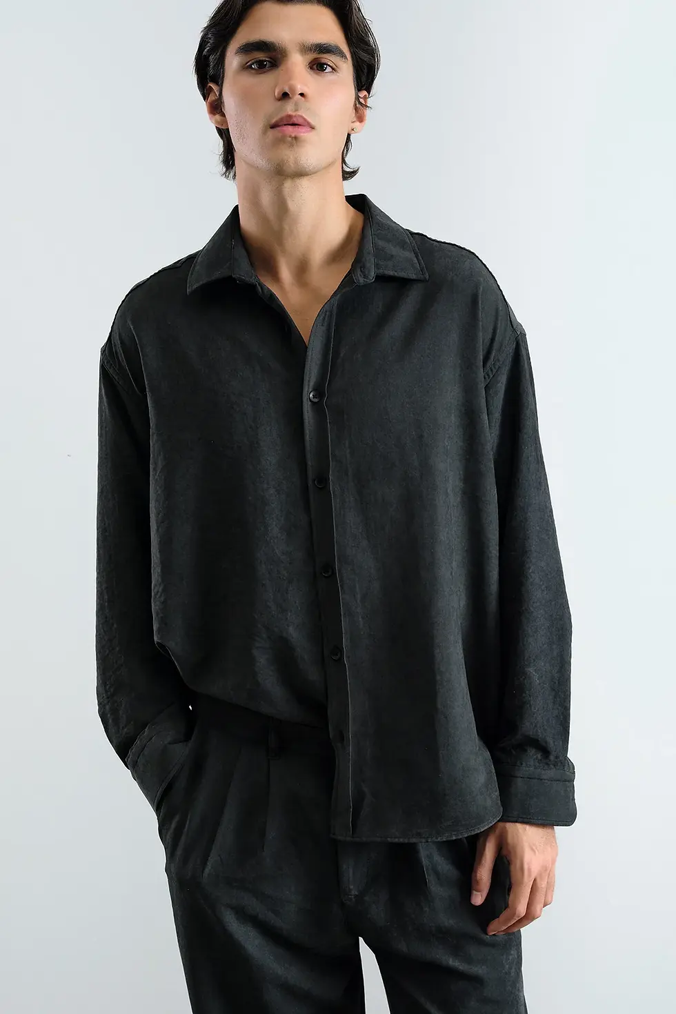 Küçük resim: GİESTO EFEKTLİ MODAL SİYAH GÖMLEK