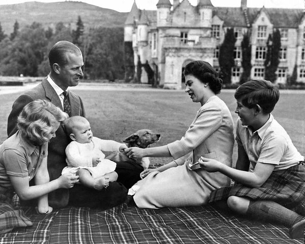 elizabeth and family at balmoral.jpg