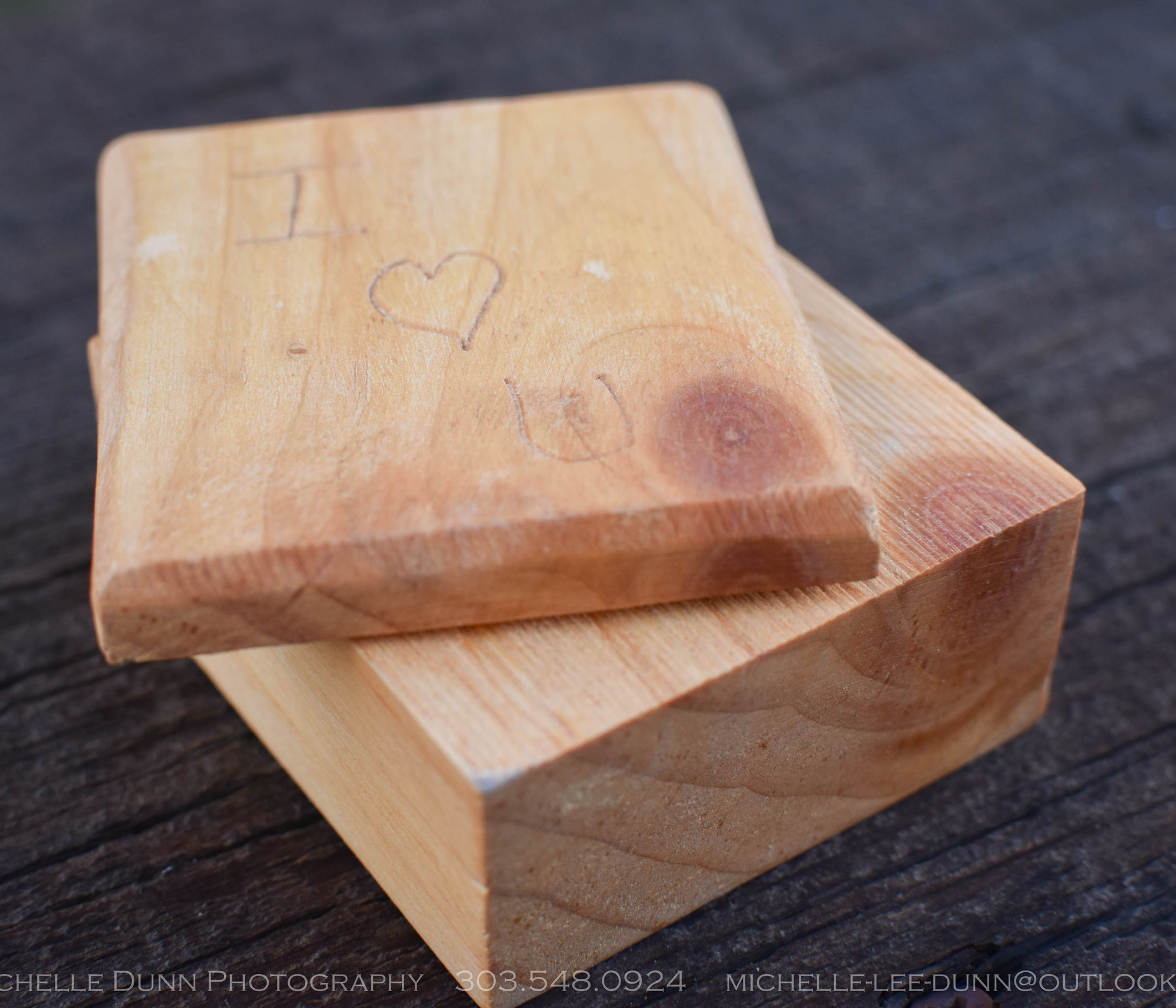 Charming Wooden Trinket Box w/"I Heart U" Engraving - Perfect for Small Treasure