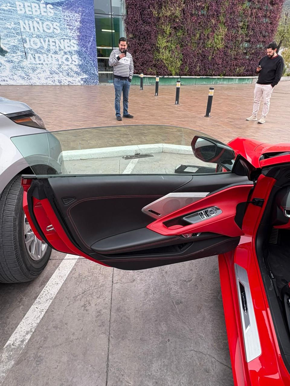 Miniatura: Chevrolet Corvette Stingray 2021