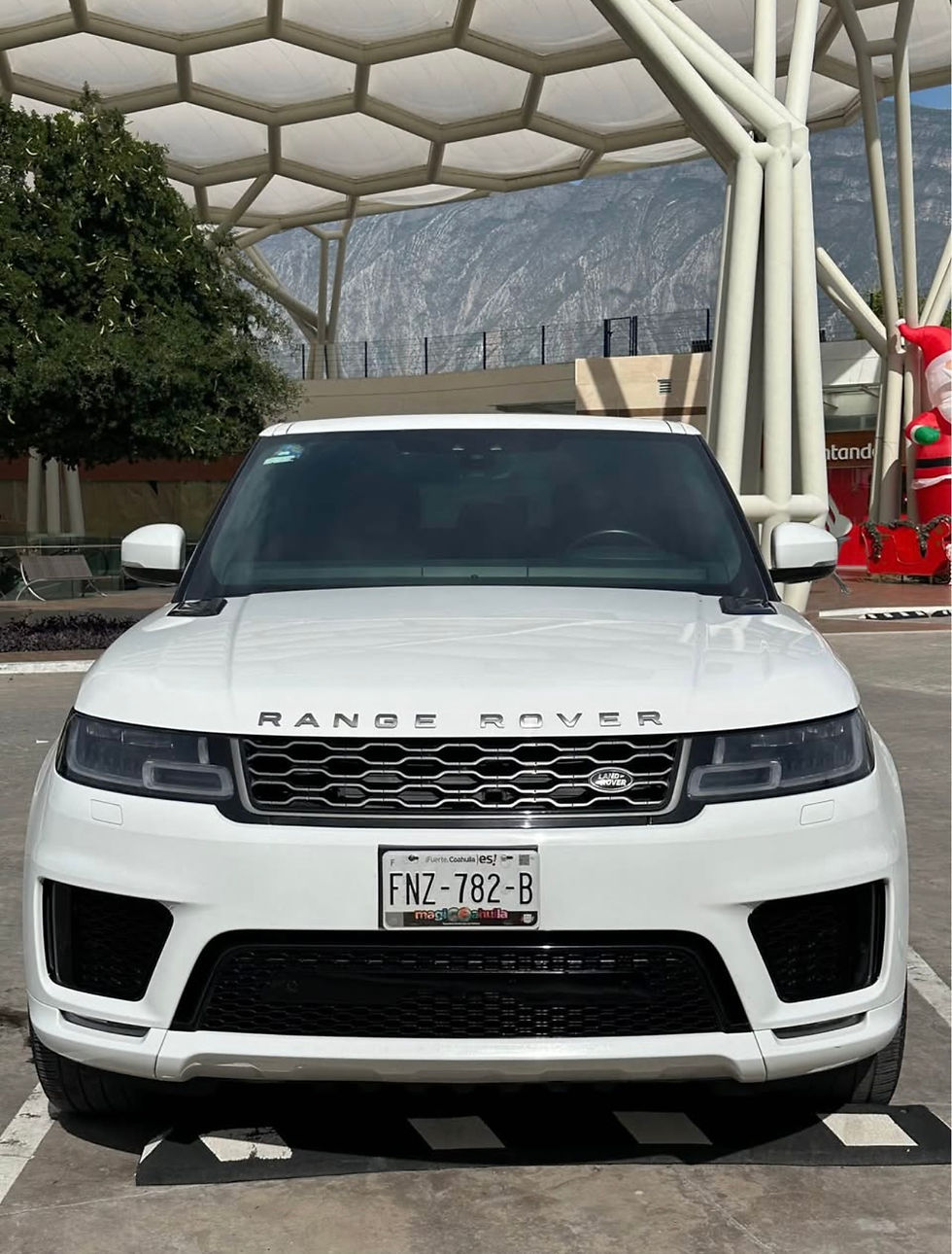 Miniatura: Land Rover Range Rover Sport 2022