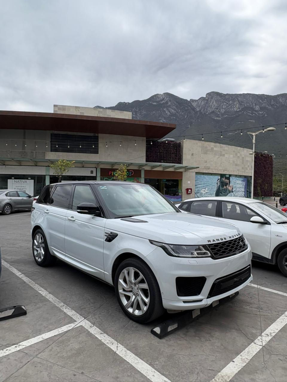 Miniatura: Land Rover Range Rover Sport 2020