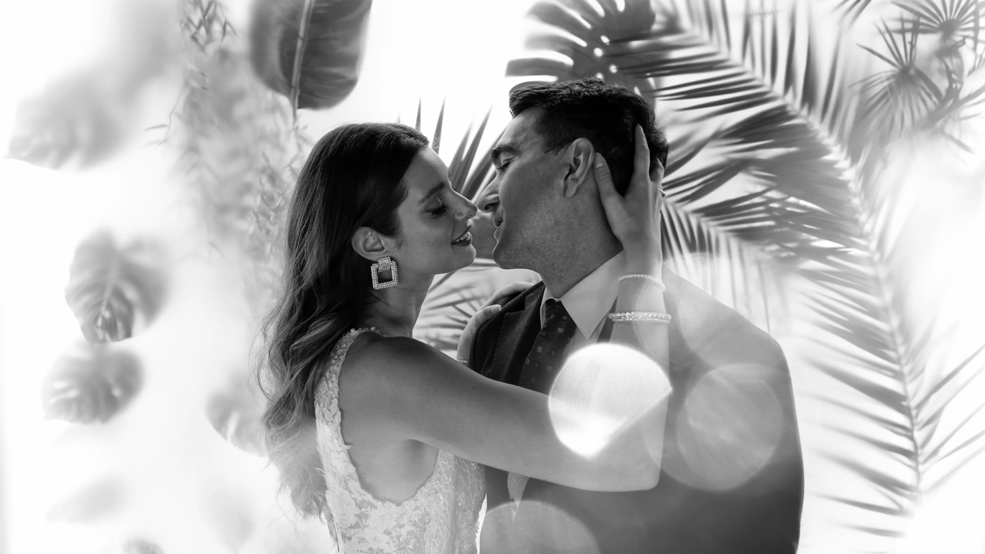 Black and white couple on the SOHO Zürich rooftop terrace