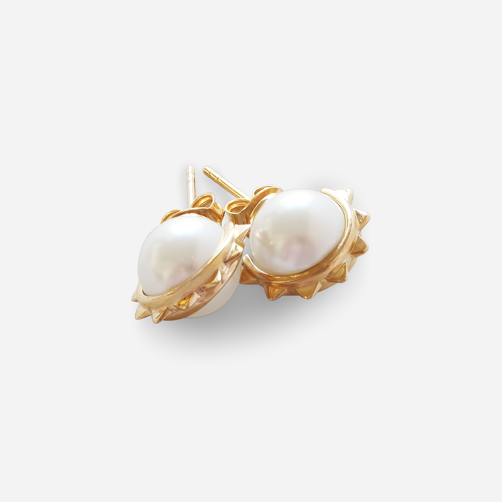 Thumbnail: Alice in N.Y Stud, in gold.