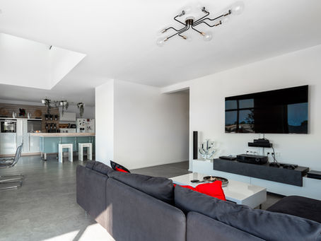 Moderner Wohn- und Essbereich mit Küche – professionelle Immobilienfotografie für den Immobilienverkauf