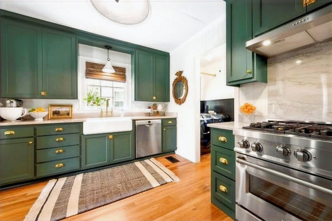 GREEN WITH KITCHEN ENVY