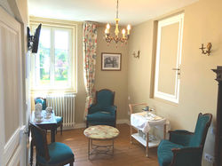 DDAY Aviators le Manoir Suite B7 Living Room