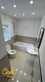 Bathroom (6).jpeg