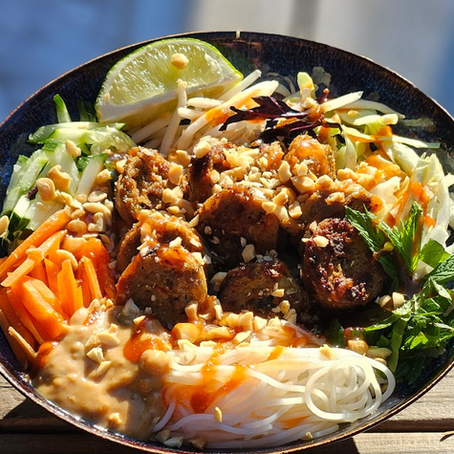 Easy Bùn Salad with Thai Sausages