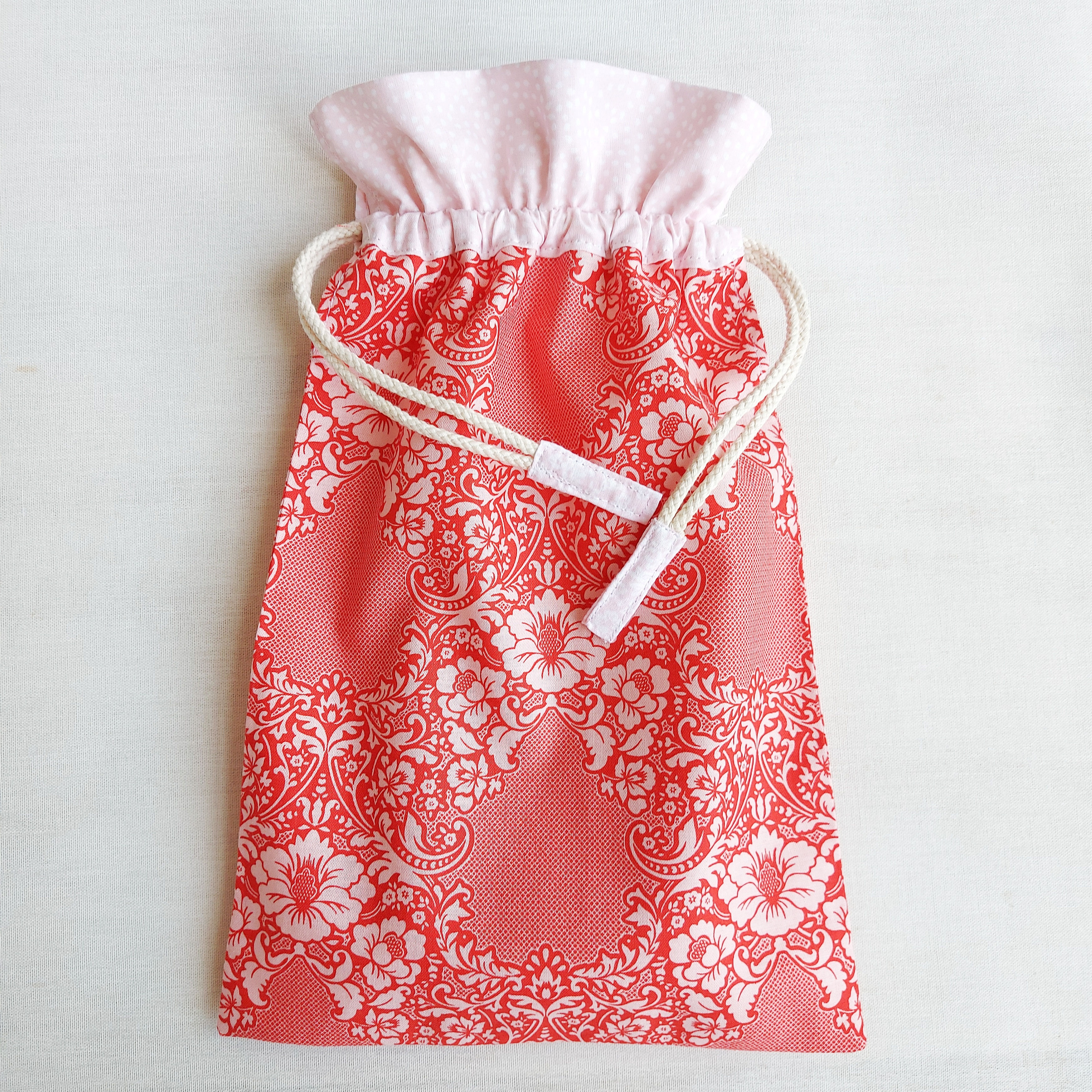 Saco encarnado floral* rosa pontinhos