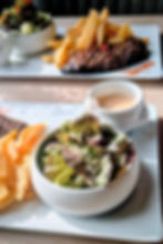 Pièce de boeuf, frites maison et salade verte