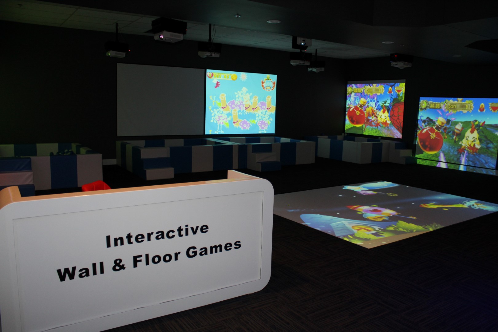 SmileyWall+FloorGames