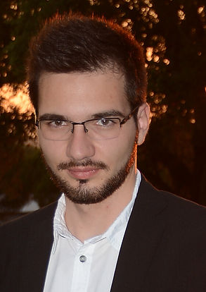 48738ab621-headshot.jpg