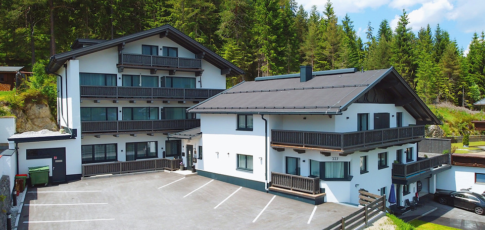 Mirador Apartments Sommer.jpg