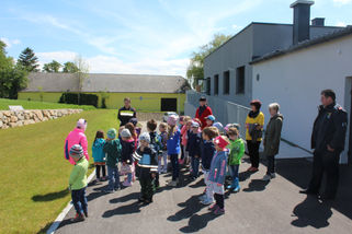 Kinder zu Besuch bei der Feuerwehr