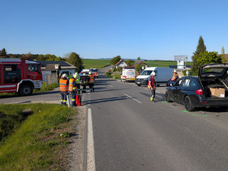 T2 – Verkehrsunfall mit mehreren Fahrzeugen bei Hösing